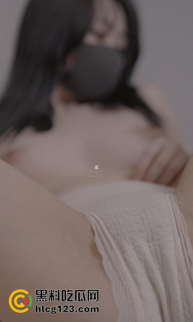 HongKongDoll玩偶姐姐「秋日清晨」9月最新写真重磅回归!清晨含住大屌的画面依旧经典,瓜友速来围观!-22