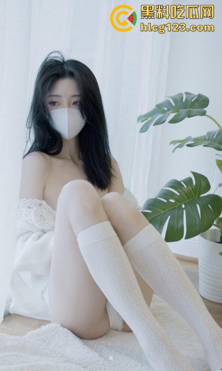 HongKongDoll玩偶姐姐「秋日清晨」9月最新写真重磅回归!清晨含住大屌的画面依旧经典,瓜友速来围观!-73