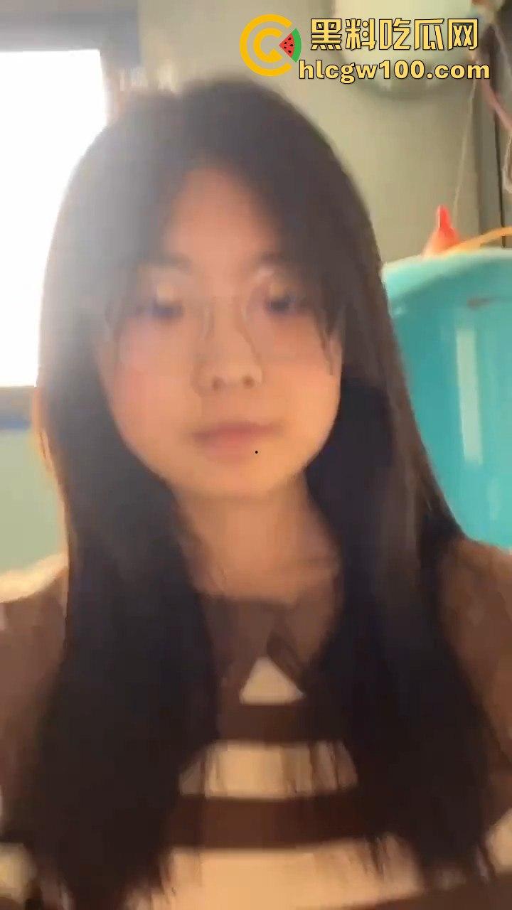 安徽实验中学高三学生【谢瑶瑶】自慰视频曝光,清纯母狗调教自拍 双玩具齐下堪称顶级母狗画面炸裂全网!!-3