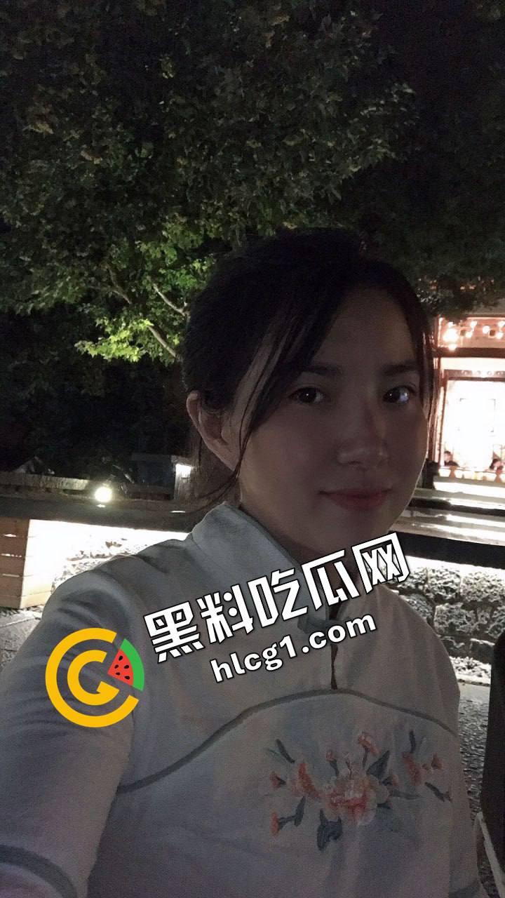 素颜清影独倚,颇有姿色大胆露脸!真实记录我与我的母狗老婆生活,尺度惊人!-1