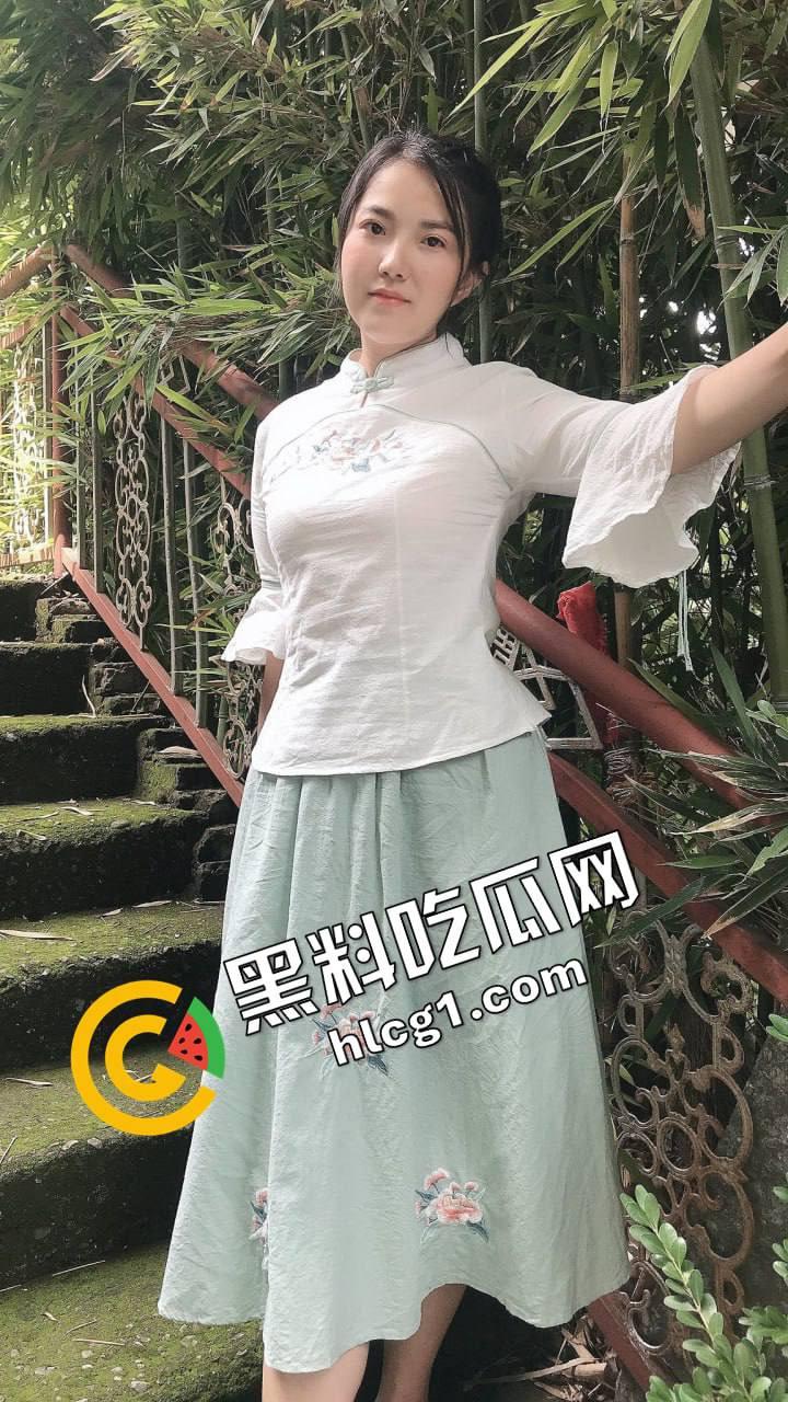 素颜清影独倚,颇有姿色大胆露脸!真实记录我与我的母狗老婆生活,尺度惊人!-2