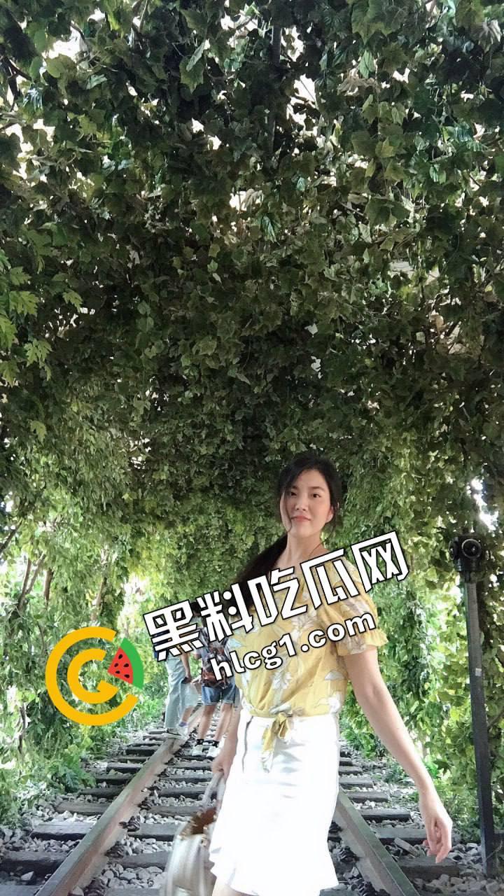 素颜清影独倚,颇有姿色大胆露脸!真实记录我与我的母狗老婆生活,尺度惊人!-4