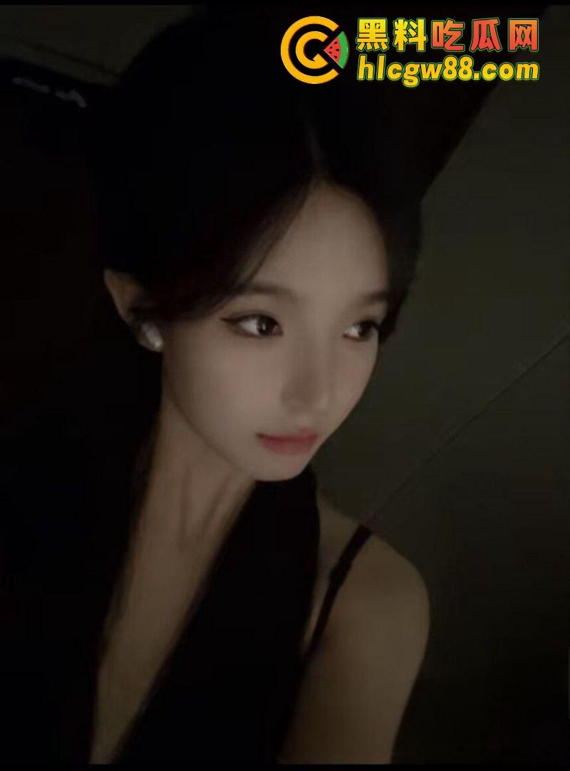 合肥美院音乐系『李木木』背着男友约炮,男友还舔着当女神供奉,发男友性感照却是约炮挨操时随手拍的!-2