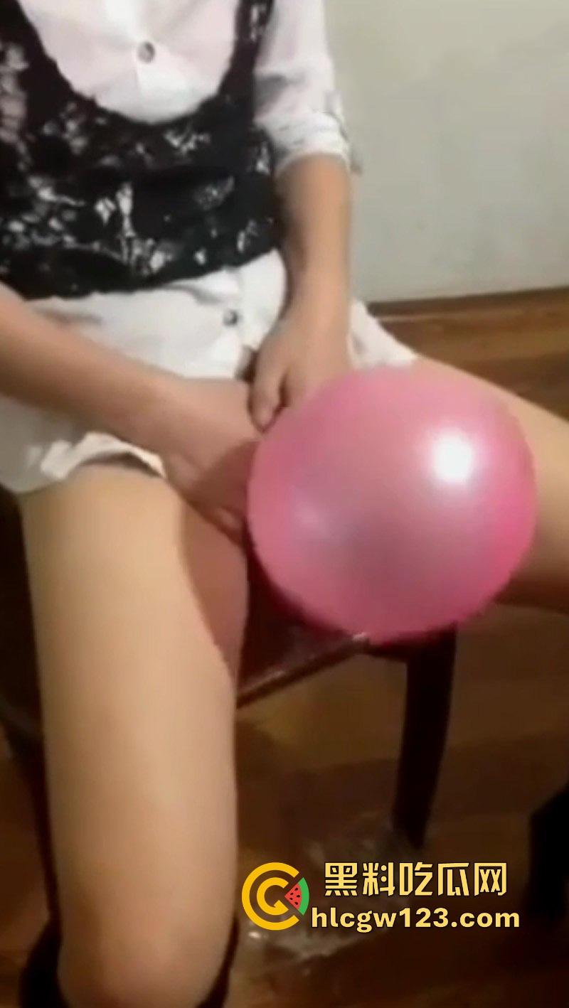 论熟女骚逼的猎奇花样整活 用逼灭灯 吹气球 抽烟都不在话下 不管是吹还是吸!-5