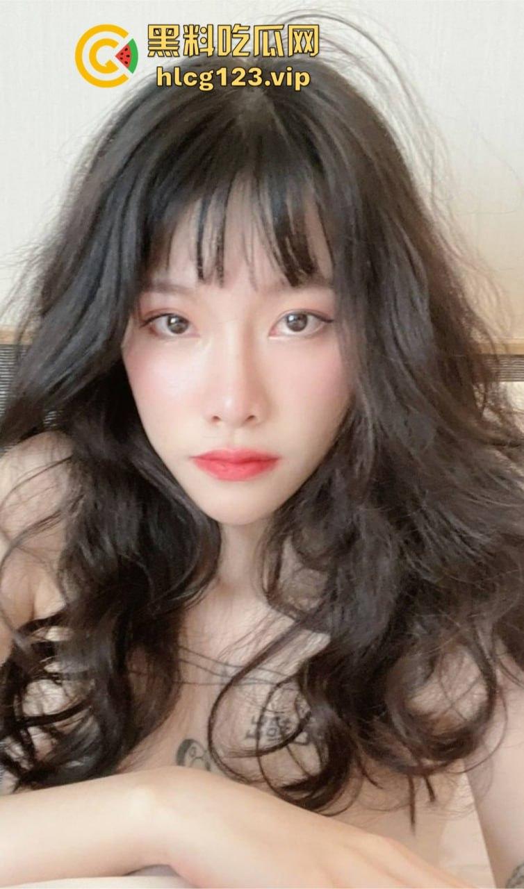 精神小骚妹独自在家玩弄自己!内内纹身自拍,抽烟玩骚,自慰爽到飞起!-2