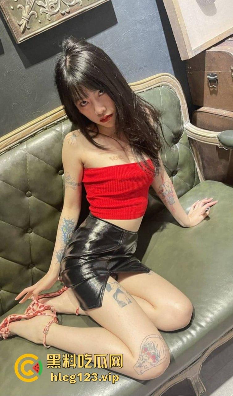 精神小骚妹独自在家玩弄自己!内内纹身自拍,抽烟玩骚,自慰爽到飞起!-3