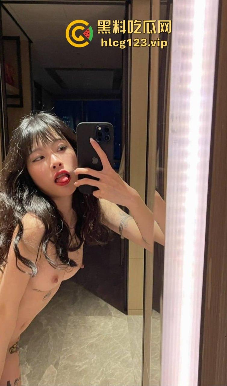 精神小骚妹独自在家玩弄自己!内内纹身自拍,抽烟玩骚,自慰爽到飞起!-10