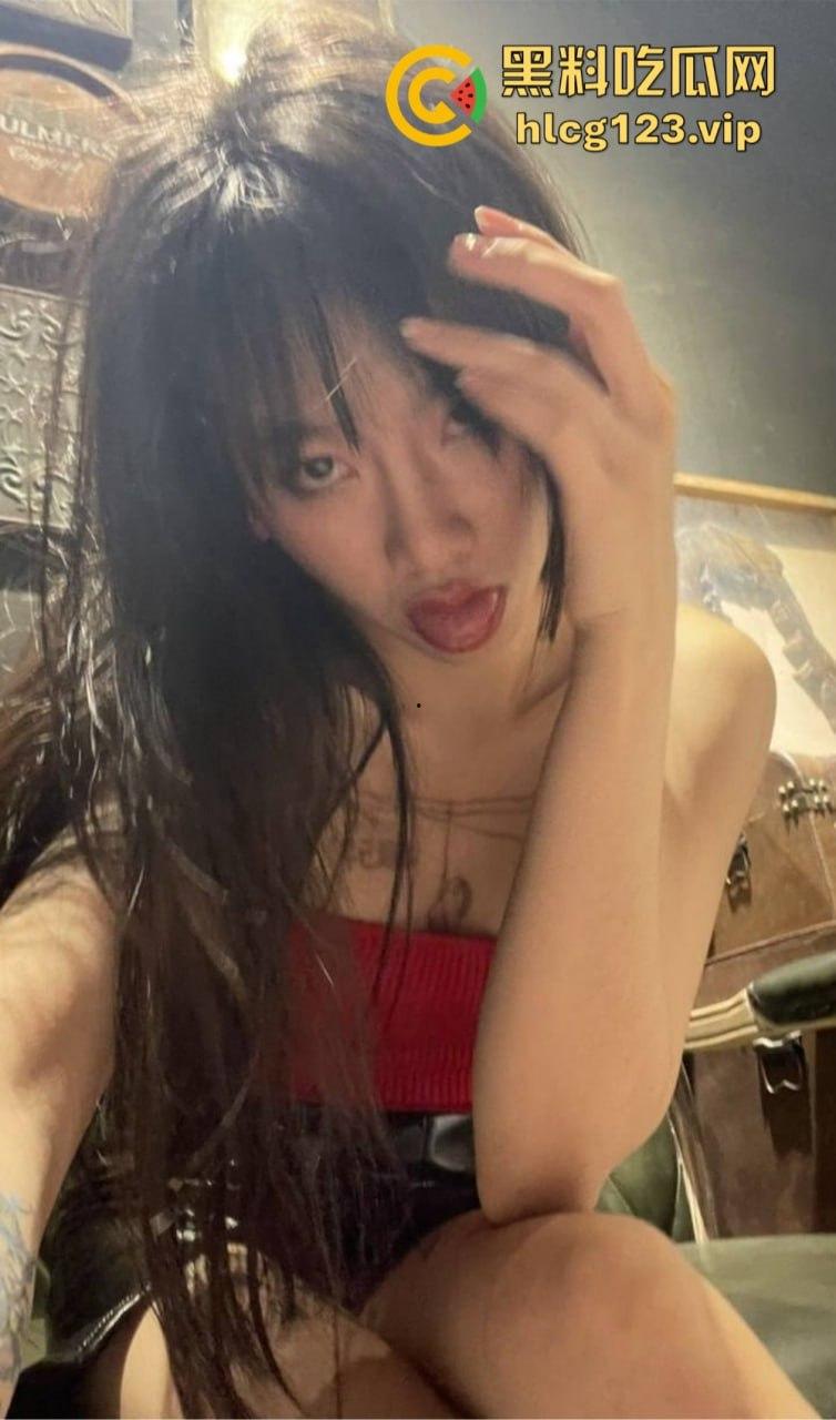 精神小骚妹独自在家玩弄自己!内内纹身自拍,抽烟玩骚,自慰爽到飞起!-11