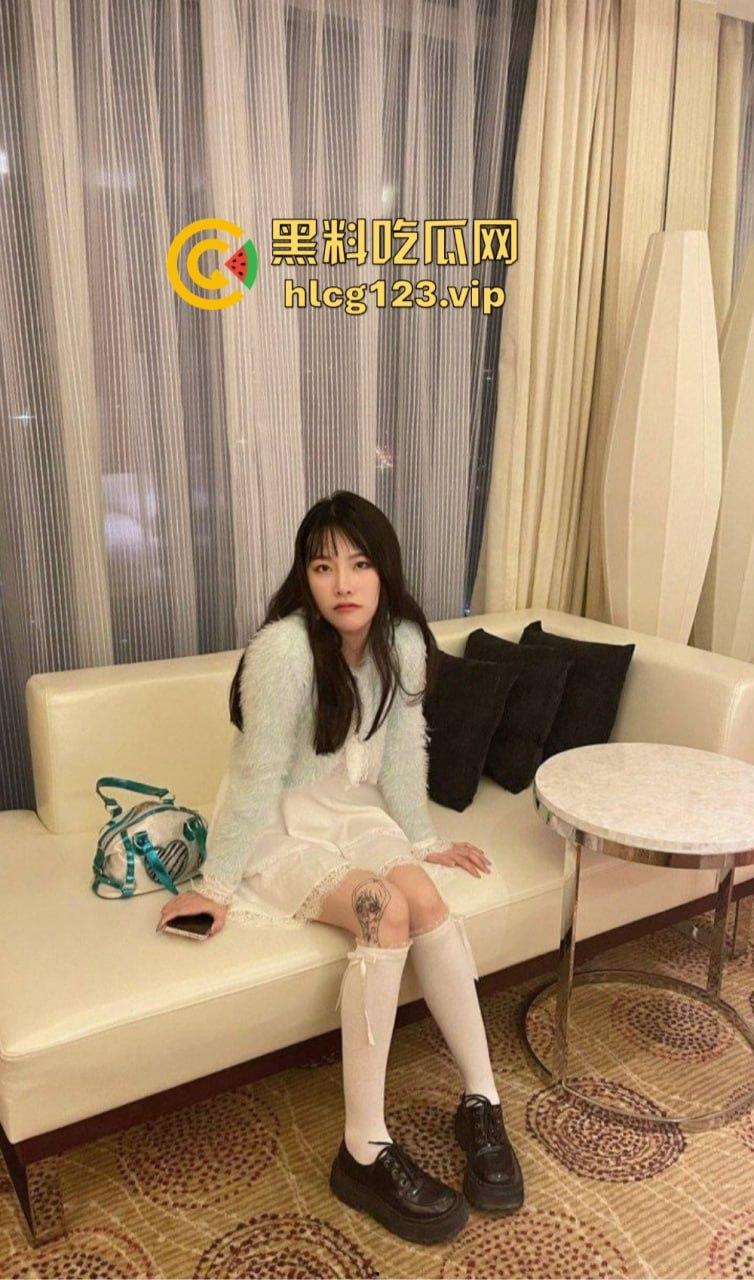 精神小骚妹独自在家玩弄自己!内内纹身自拍,抽烟玩骚,自慰爽到飞起!-18