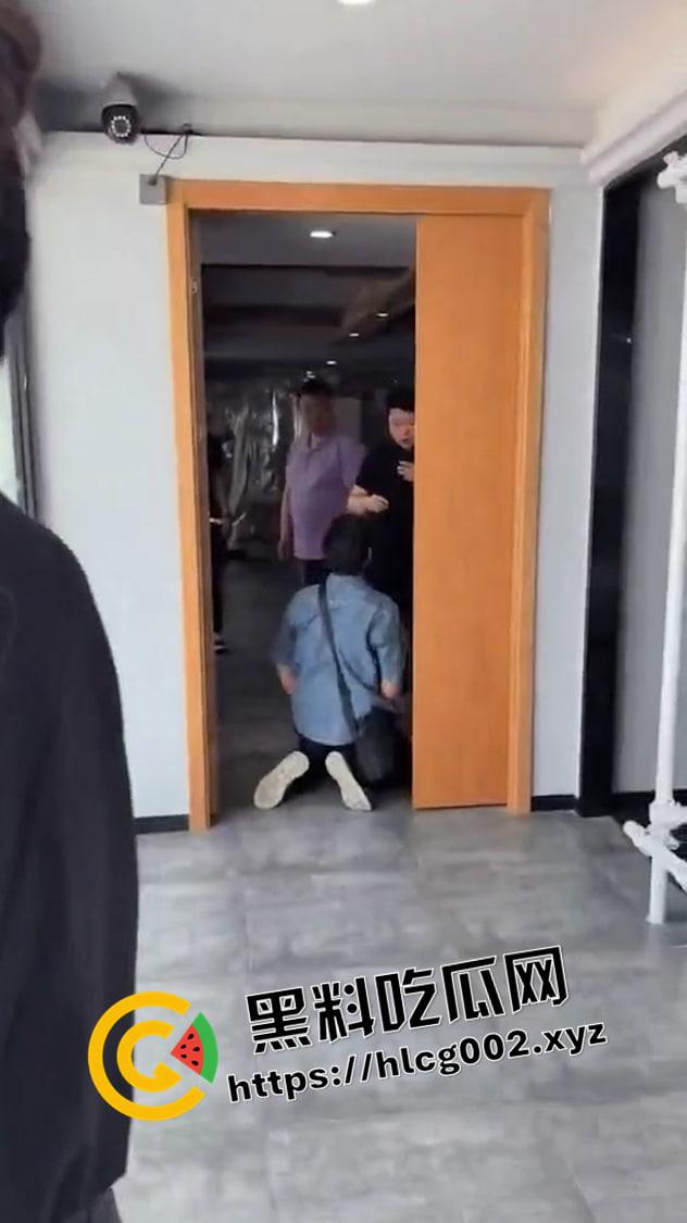 成都凯宾酒店打人柱 活生生打在水泥柱里 死不瞑目的残忍 现场视频流出-5