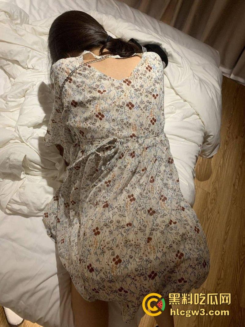 我是老公手心的宝 却在炮友床上叫得骚！午夜裸聊 激情调教又群交 哎！老公你都不知道！-1