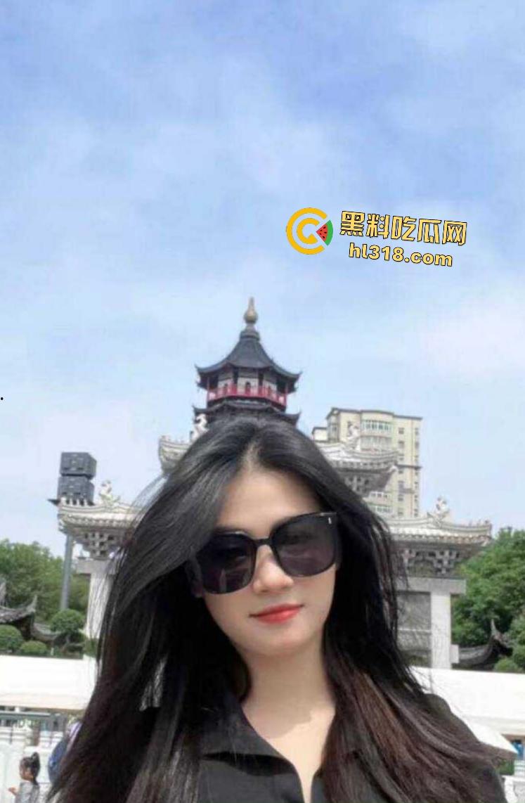 兴业银行女高管业余时间勾引下属,逼毛浓密从不剃,全程趴床让下属后入狂操!业绩从此不用愁!-1