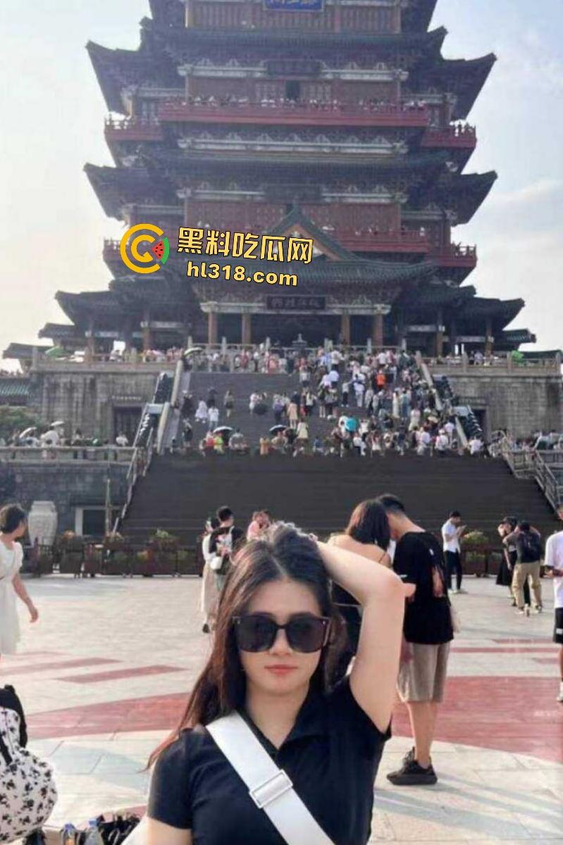 兴业银行女高管业余时间勾引下属,逼毛浓密从不剃,全程趴床让下属后入狂操!业绩从此不用愁!-2