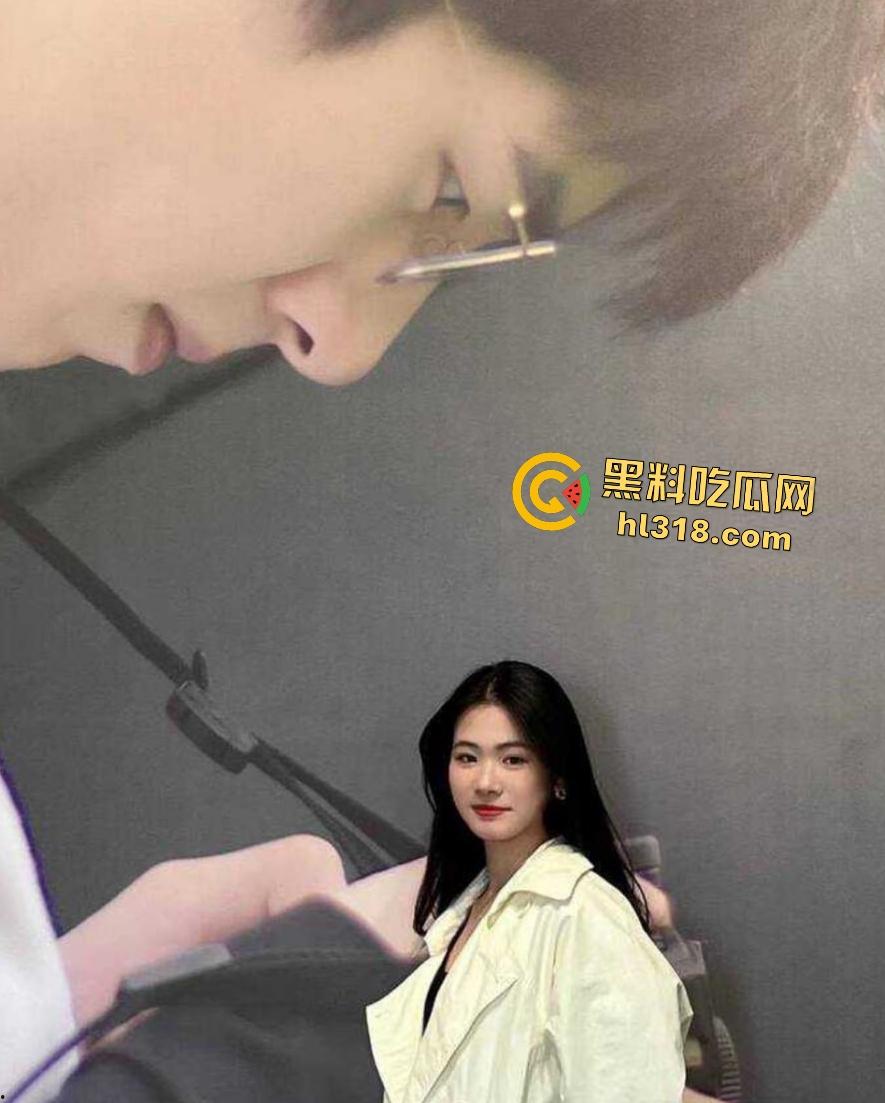 兴业银行女高管业余时间勾引下属,逼毛浓密从不剃,全程趴床让下属后入狂操!业绩从此不用愁!-3