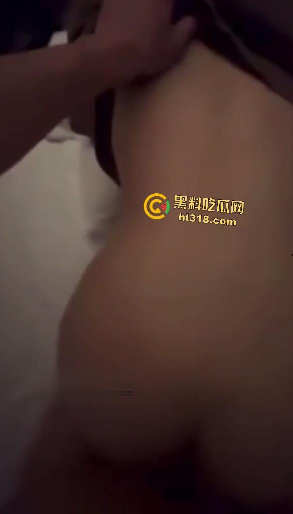 兴业银行女高管业余时间勾引下属,逼毛浓密从不剃,全程趴床让下属后入狂操!业绩从此不用愁!-4