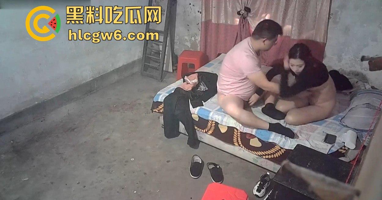 监控偷拍曝光 站街女怒接小鸟胖男百元一炮 75下秒完 平均每下1块3 兄弟真是按秒计费的性价比之王!-14