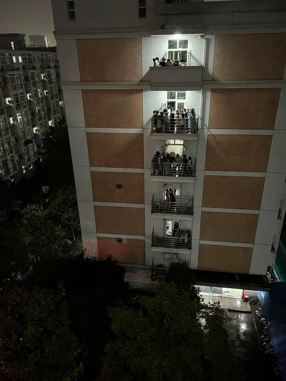 浙江中医药大学杀人事件!忍受不了舍友的吵闹将其抹脖后跳楼 留下遗书给父母 现场血腥画面流出-10