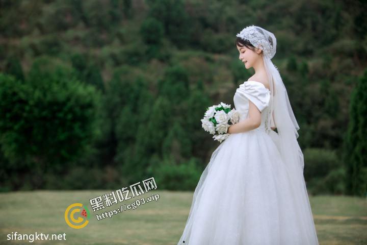 重庆反差婊【赵红艳】海量生活照+与同居男友性爱自拍流出 百度云泄密34P+6V-8