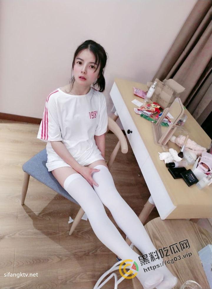 重庆反差婊【赵红艳】海量生活照+与同居男友性爱自拍流出 百度云泄密34P+6V-22