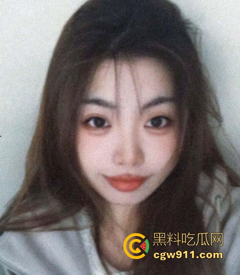 广东理工大学【李由】00后无毛嫩妹,平时文静女神范儿,私下却和男友偷吃禁果,玩得那叫一个浪!-2