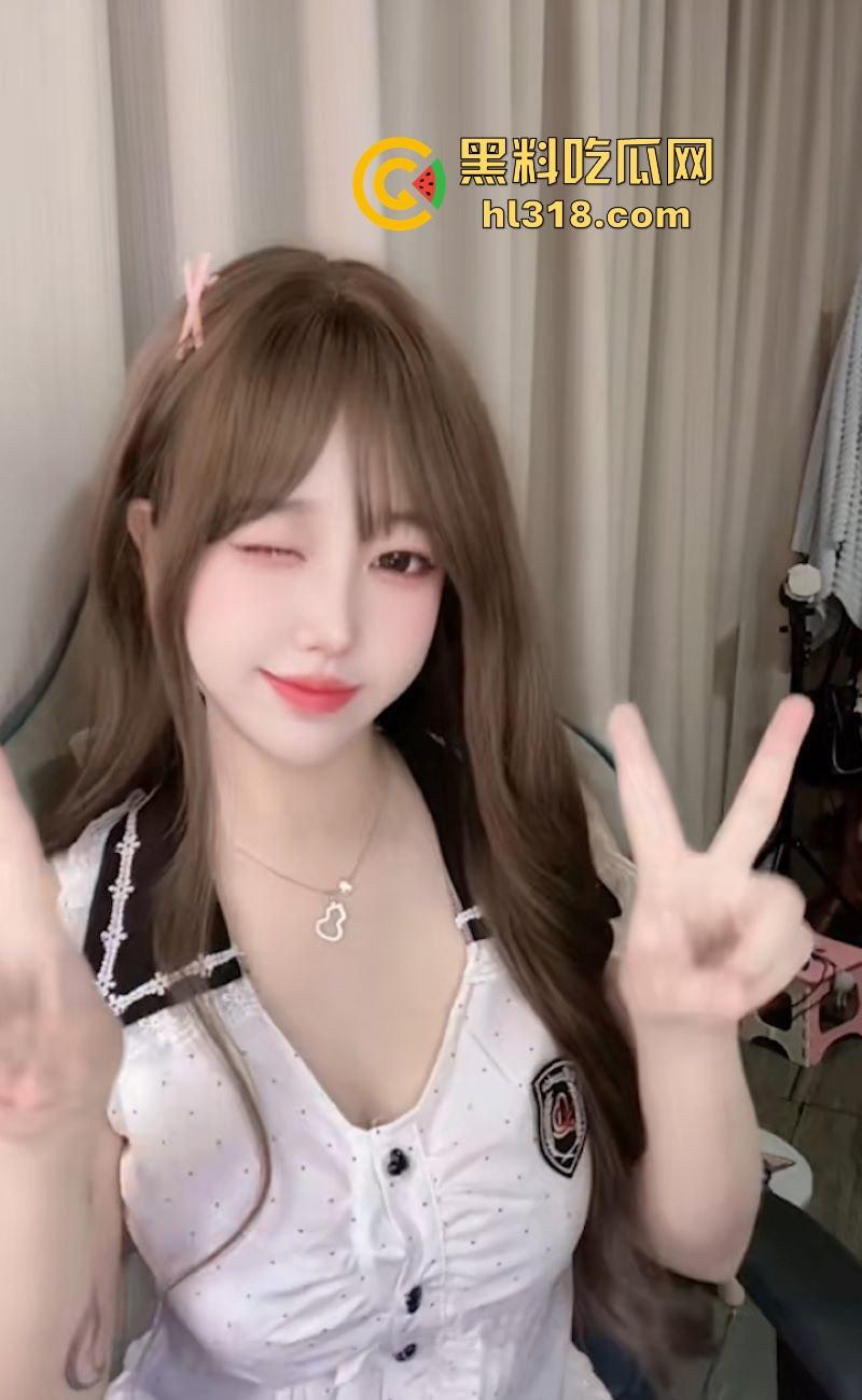 土豪大哥豪掷3000大洋拿下抖音小网红定制视频,摆出各种羞耻姿势,大胆展示傲人双峰!-13