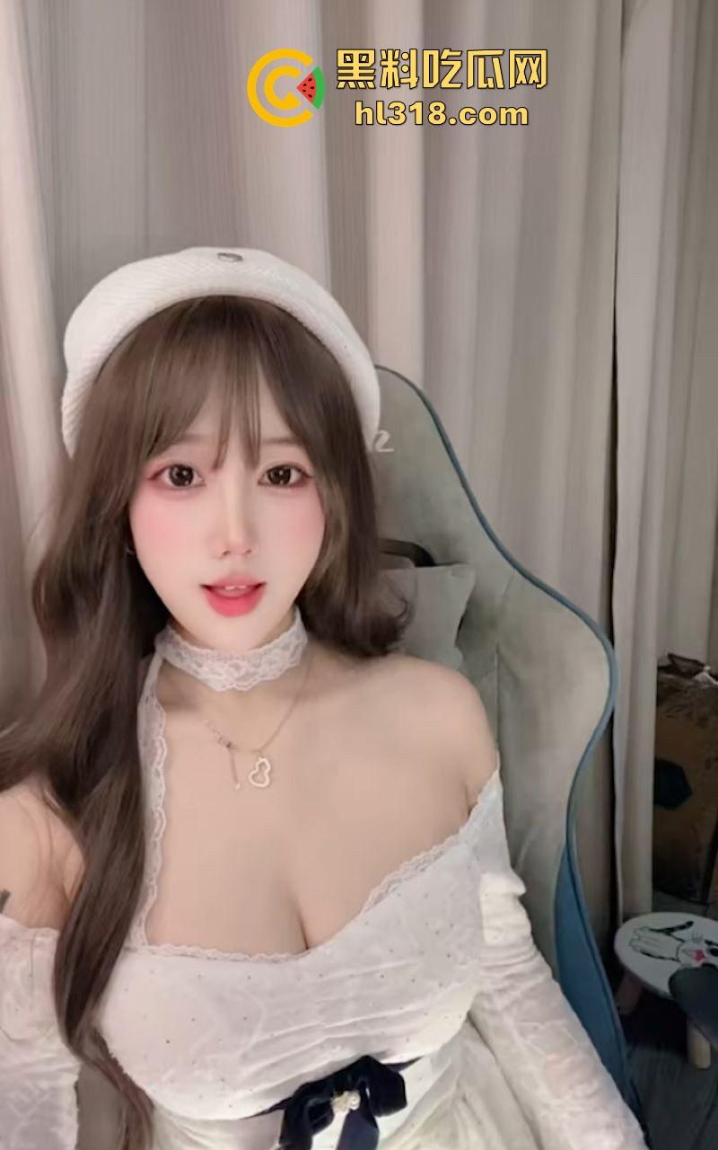 土豪大哥豪掷3000大洋拿下抖音小网红定制视频,摆出各种羞耻姿势,大胆展示傲人双峰!-15