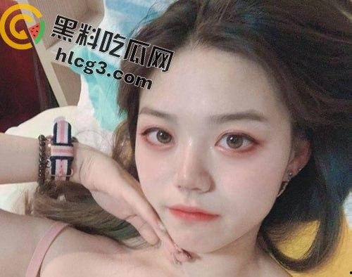 武汉职业技术学院清纯女学生『何颖颖』,JK制服下的肥臀粉穴无套抽插,全程火辣曝光!-5