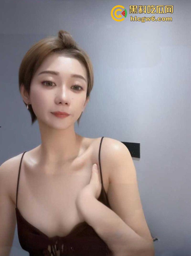 抖音25万粉短发御姐【小瑾v】全裸扣穴自慰原声福利 全裸扣穴自慰原声福利 外表清纯可爱实则风骚露骨!-6