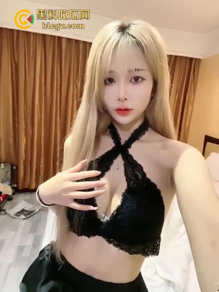 南宁精神小妹【崽崽】露脸私密照流出!性爱啪啪调教全曝光,美颜一掉吓得人魂都飞了!-1