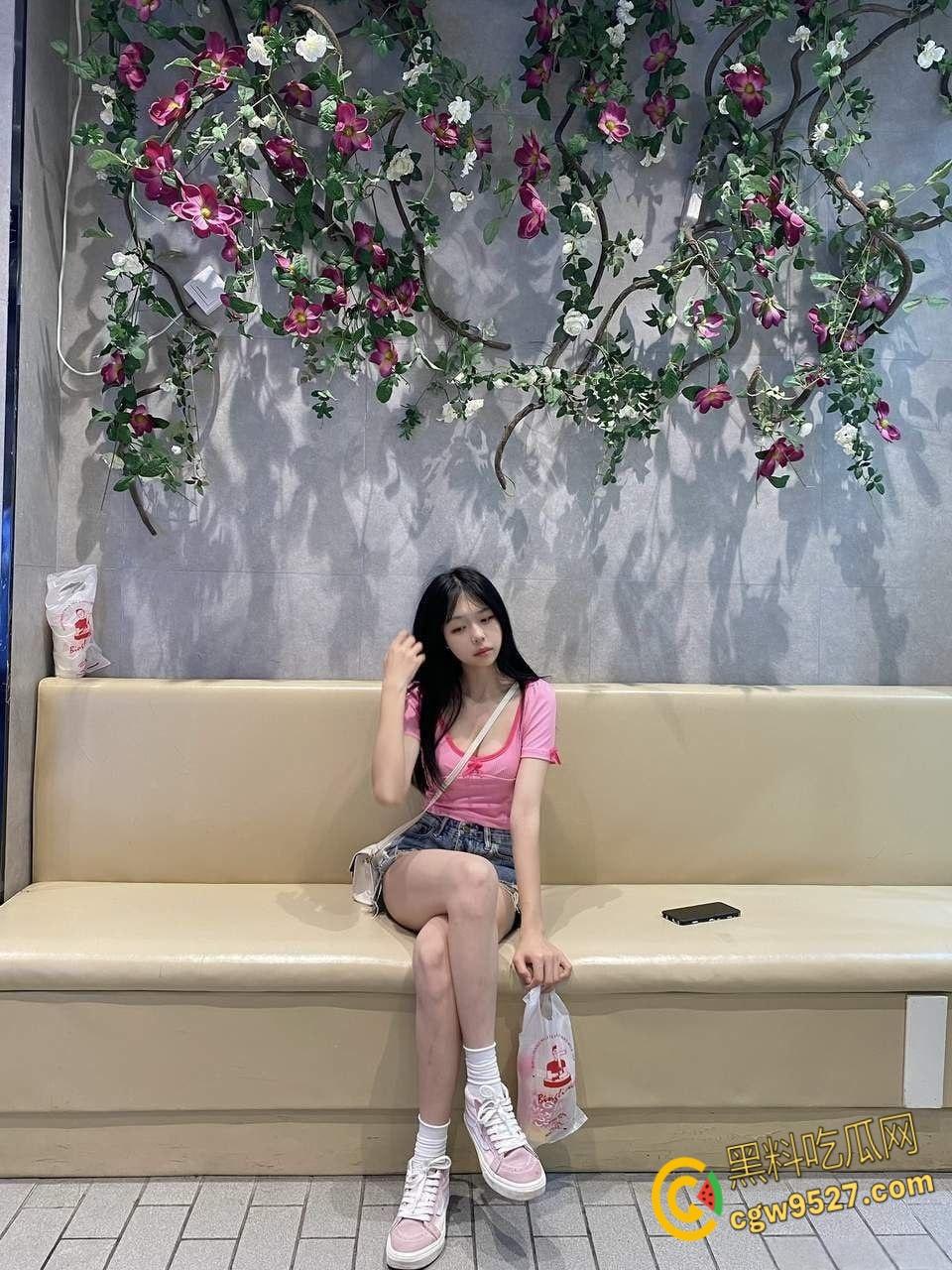 网恋同城学生妹,初次见面约会上课,带到教室顶楼后入爆操,操嘴跟操飞机杯一样,大学生好骗又好玩 !-2