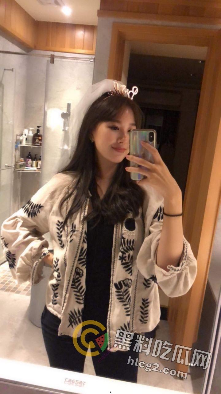 台湾新闻传播大学极品美女生活照与大尺度视频遭ICOLD外泄,床上表现让人惊叹!-1