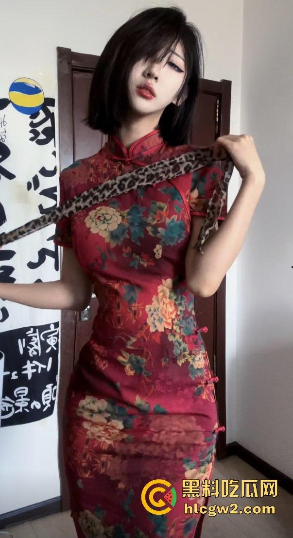 抖音40W粉反差婊网红【行简】第二弹母狗属性拉满 穿白丝露穴直播 前面刚玩出翔现在又来新骚操作!-6