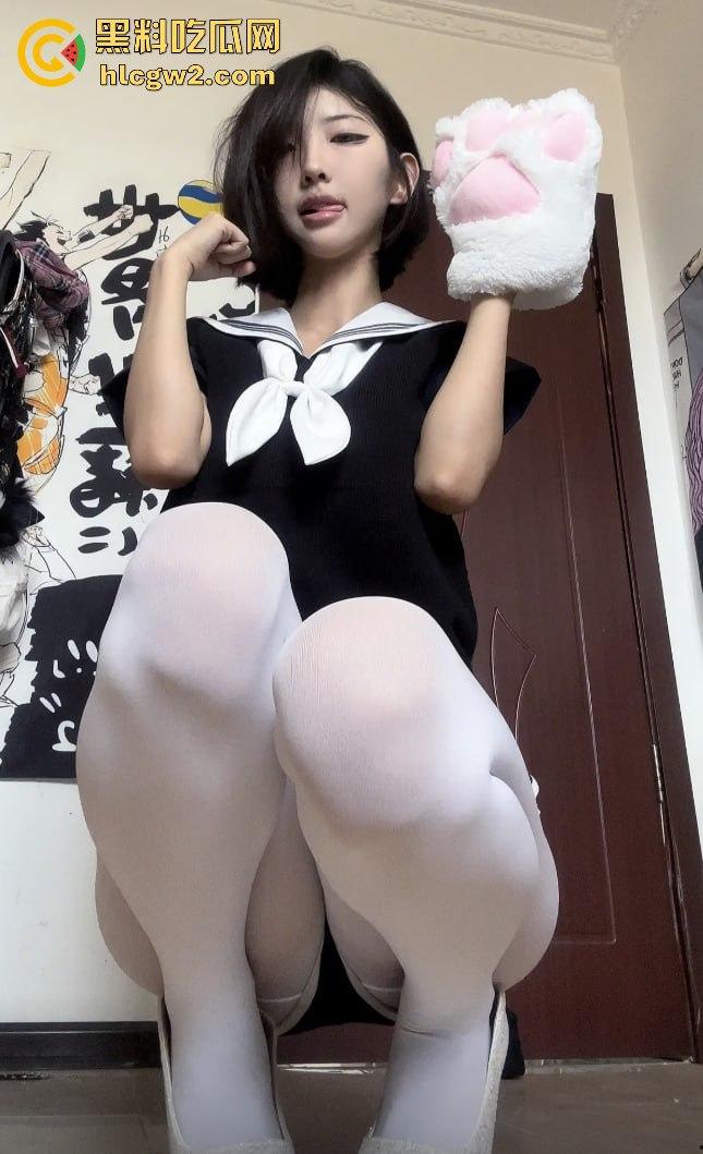 抖音40W粉反差婊网红【行简】第二弹母狗属性拉满 穿白丝露穴直播 前面刚玩出翔现在又来新骚操作!-15