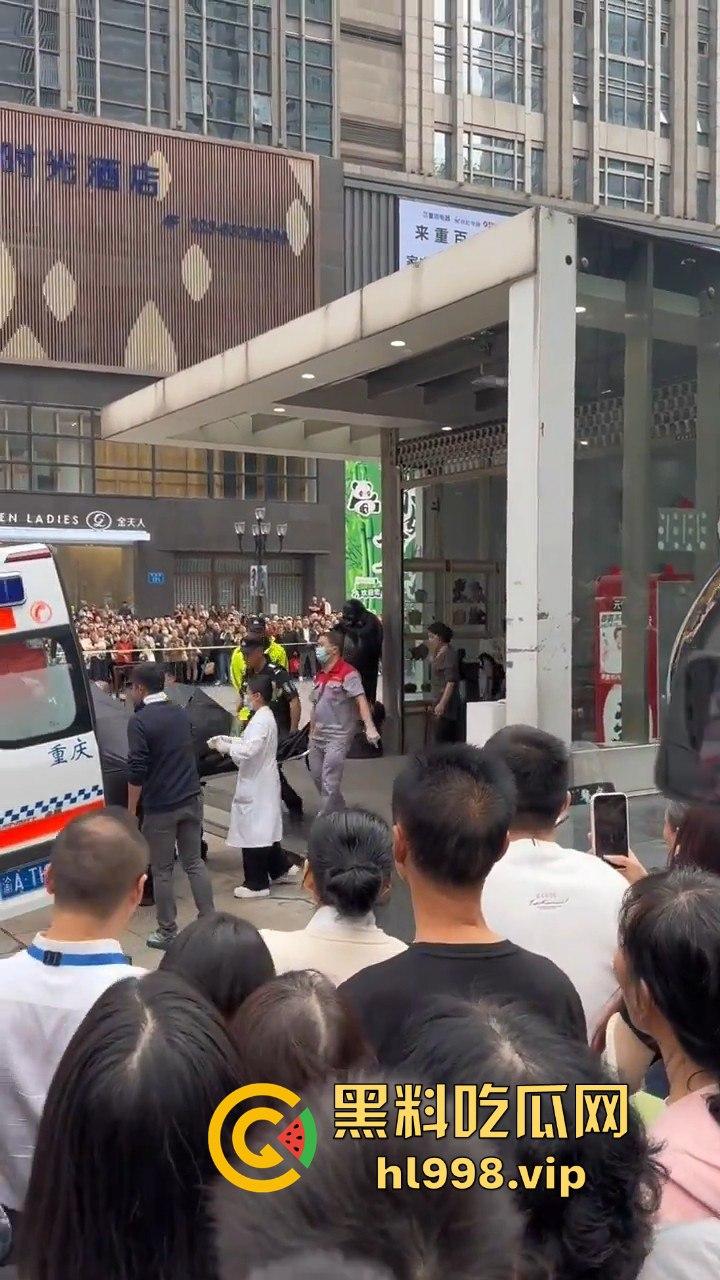 一瓶水引发的血案!重庆男子街头持刀砍人,众人围观腿软,警方还原真相让人唏嘘!-12