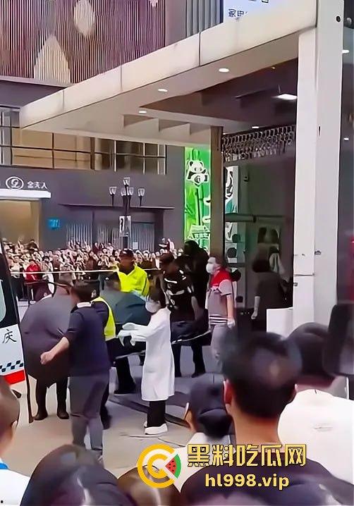 一瓶水引发的血案!重庆男子街头持刀砍人,众人围观腿软,警方还原真相让人唏嘘!-17