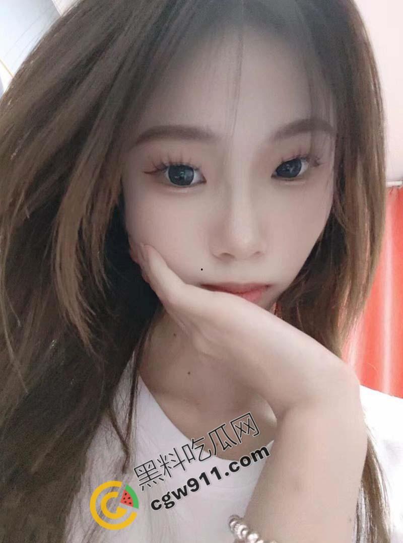 安徽芜湖00后学妹【赵子怡】背着男友约炮!调教成SM女王,癫狂情趣内衣大秀,链子拉扯,欲火燃烧全场!-1