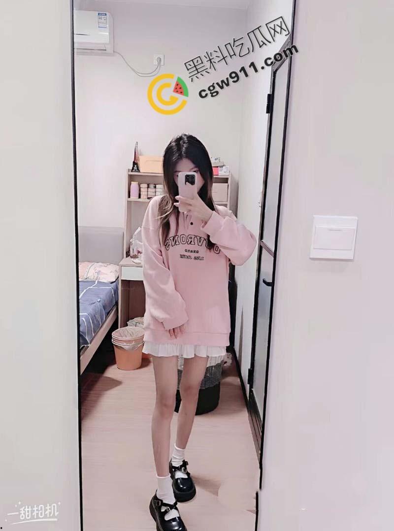 安徽芜湖00后学妹【赵子怡】背着男友约炮!调教成SM女王,癫狂情趣内衣大秀,链子拉扯,欲火燃烧全场!-2