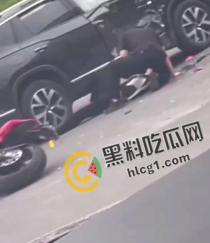 又抬走一位 女骑士摩托车祸!骑摩托车不仅让你拥有S型身材 还能拥有一对完美的假肢!-5