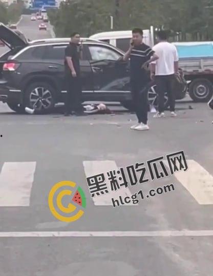 又抬走一位 女骑士摩托车祸!骑摩托车不仅让你拥有S型身材 还能拥有一对完美的假肢!-6