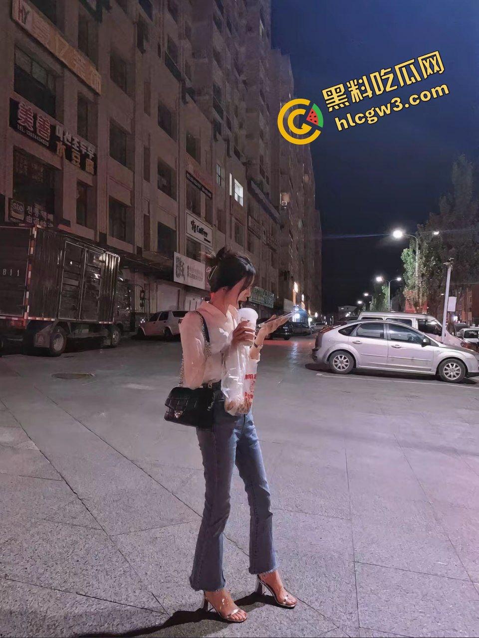 四川现代职业学院反差婊贱逼货『韩爱伊』异地恋周末约炮单男 男友查岗曝光骚逼上位!原创独家流出!-6