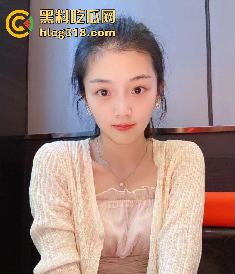 广西职业学院学生妹【薛雯雯】给男友私拍福利流出，清纯反差露脸口交，娇嫩身躯淫荡自慰，反差十足。-5