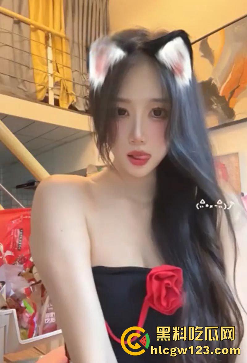 御姐身材火辣尤物【刘思琪】,广东艺术职业学院性感校花,约炮金主傲人大奶晃得人眼花!-1