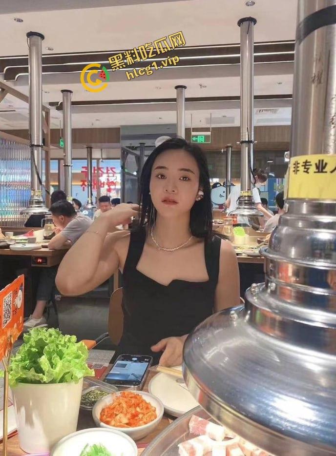 健身房会员 骚贱母狗『李妤』练就一身炮架身材 吃顿饭就能中出爆操!-3