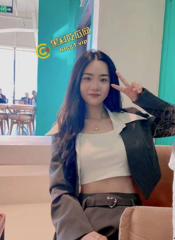 健身房会员 骚贱母狗『李妤』练就一身炮架身材 吃顿饭就能中出爆操!-4