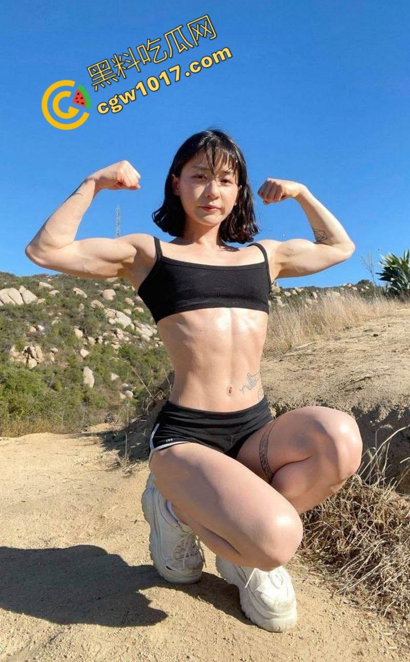 健身达人【PeachyCatsnack】会员私拍福利流出:户外狂野露出,脸穴同框道具自慰,撩爆兽欲!-1