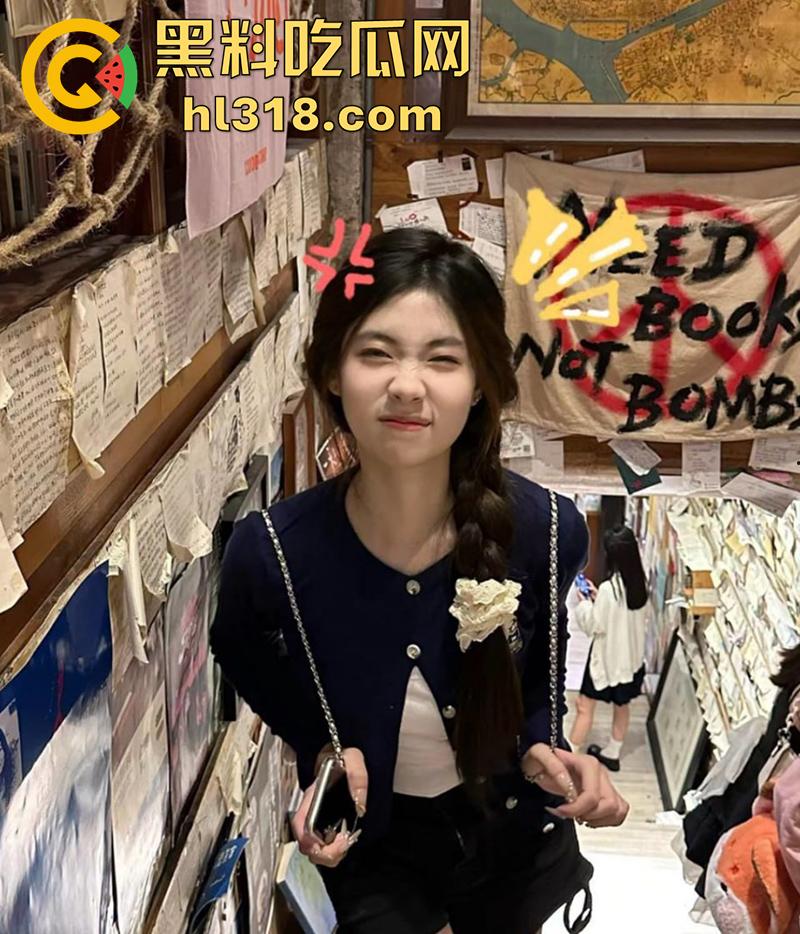 广州反差网瘾少女【陈思婷】，清纯颜值极品嫩妹，裸露粉嫩鲍鱼给炮友无套干，跪地吃鸡被射一脸！-1