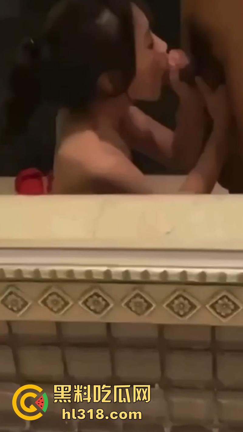 广州反差网瘾少女【陈思婷】，清纯颜值极品嫩妹，裸露粉嫩鲍鱼给炮友无套干，跪地吃鸡被射一脸！-4