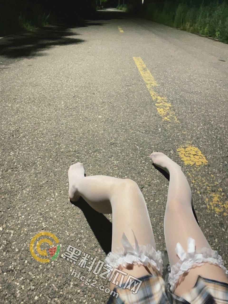 28CM 巨屌假阳具插逼,骚气十足的露出视频震撼曝光!-6