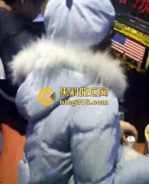 机智小哥玩街射白丝美女！酝酿许久趁其不备掏枪就射 胆大吃四方 男主真刺激！-7