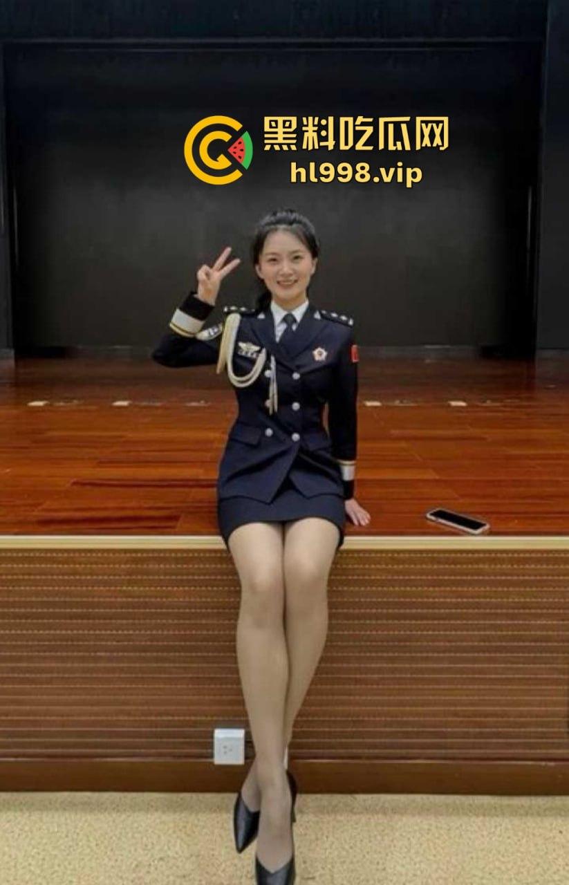 民警变成变态淫魔!外网发布与女警的性爱视频,穿警服口交、后入爆操,极品警花无处遁形!-8